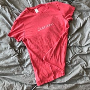 Calvin Klein Women’s fitted Tee